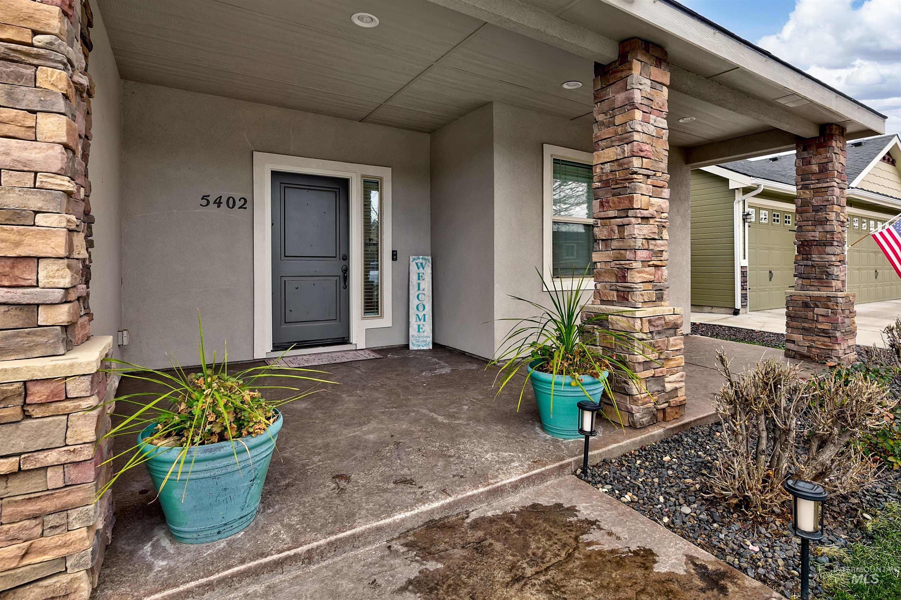 5402 N Sun Shimmer Ave., Meridian, Idaho 83646, 4 Bedrooms, 2.5 Bathrooms, Residential For Sale, Price $589,900,MLS 98971247