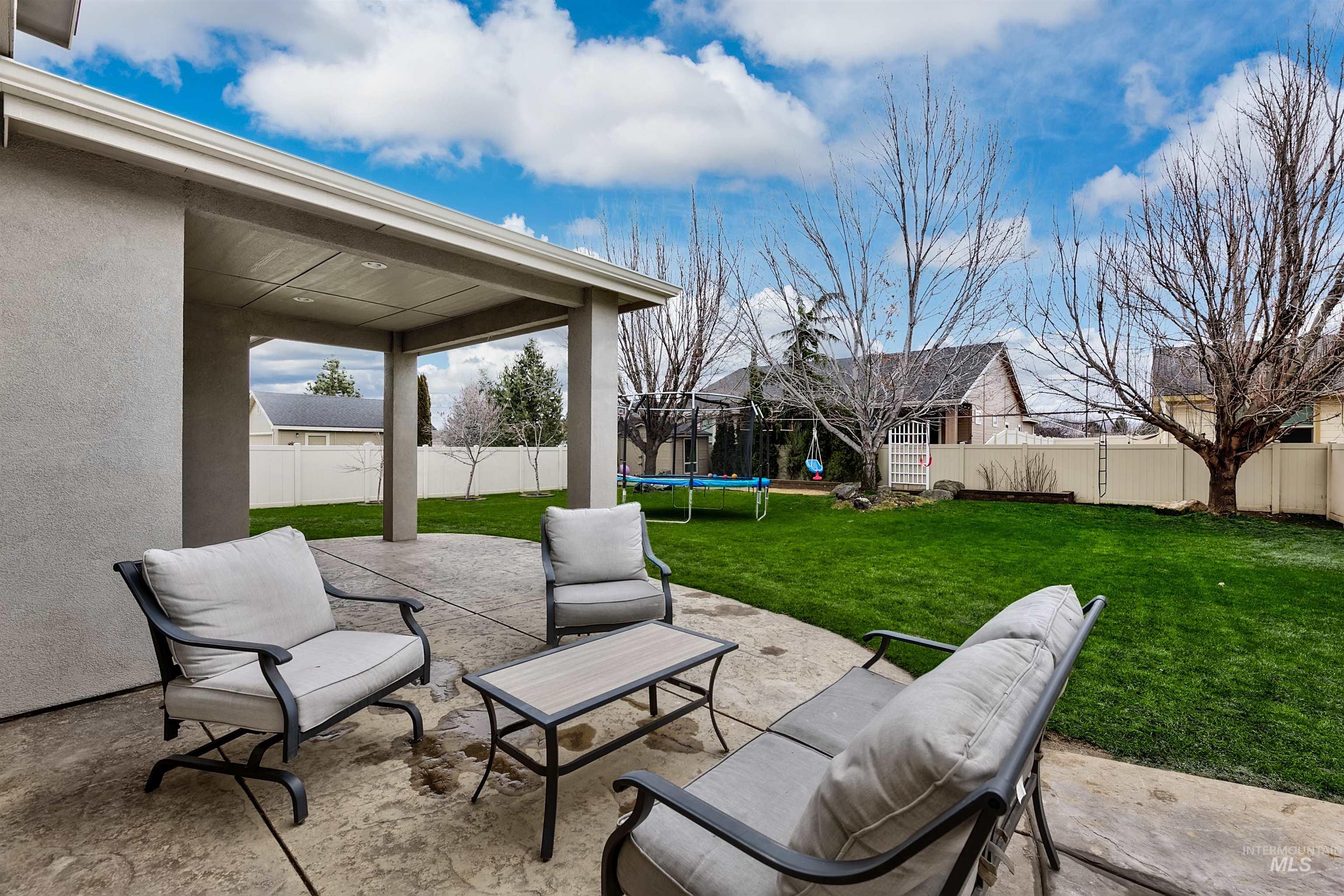 5402 N Sun Shimmer Ave., Meridian, Idaho 83646, 4 Bedrooms, 2.5 Bathrooms, Residential For Sale, Price $589,900,MLS 98971247