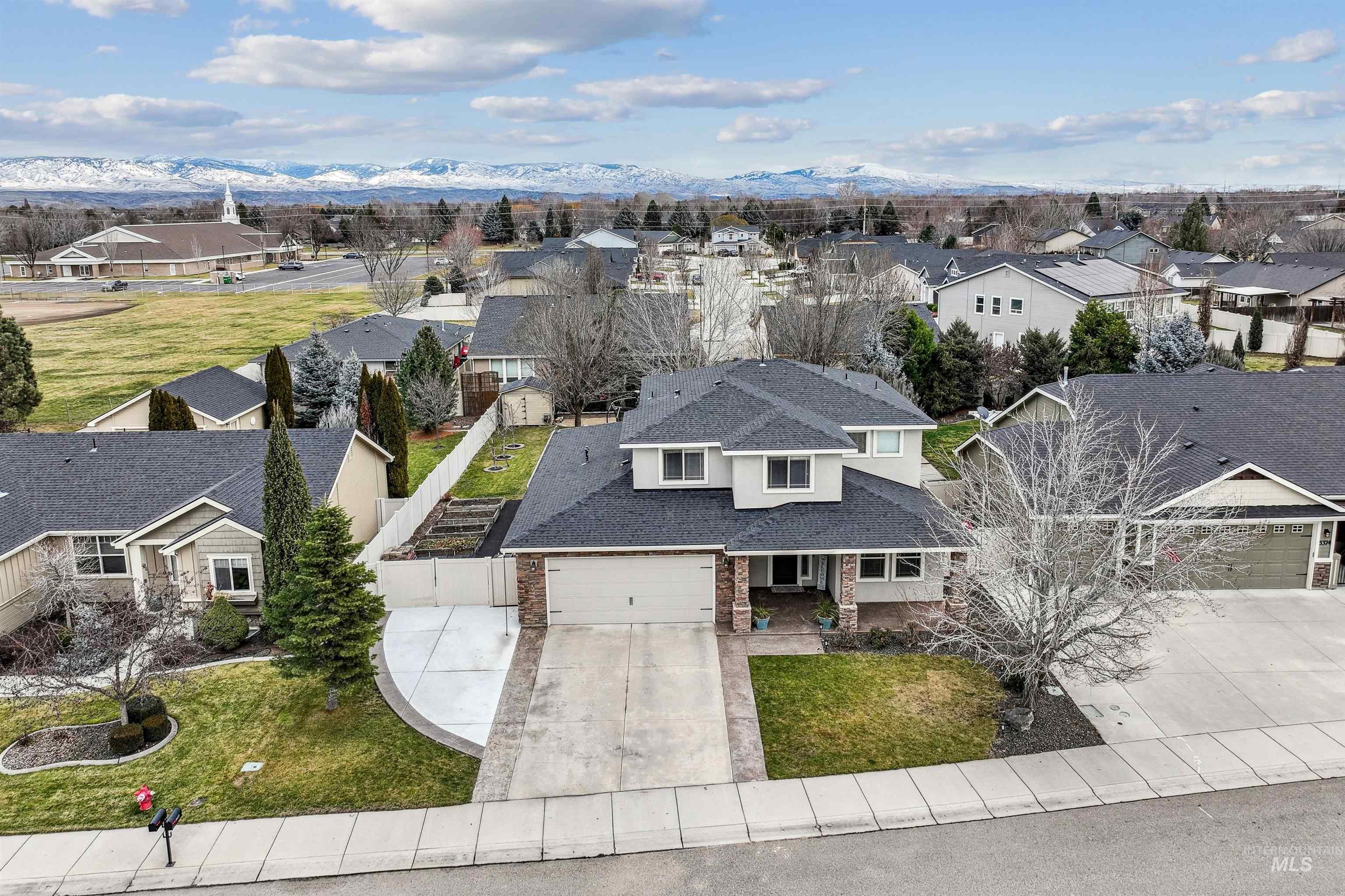 5402 N Sun Shimmer Ave., Meridian, Idaho 83646, 4 Bedrooms, 2.5 Bathrooms, Residential For Sale, Price $589,900,MLS 98971247