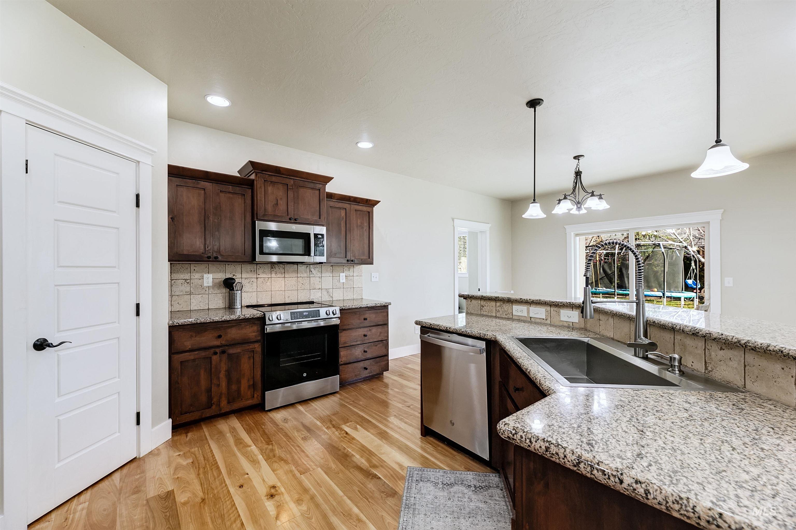 5402 N Sun Shimmer Ave., Meridian, Idaho 83646, 4 Bedrooms, 2.5 Bathrooms, Residential For Sale, Price $589,900,MLS 98971247