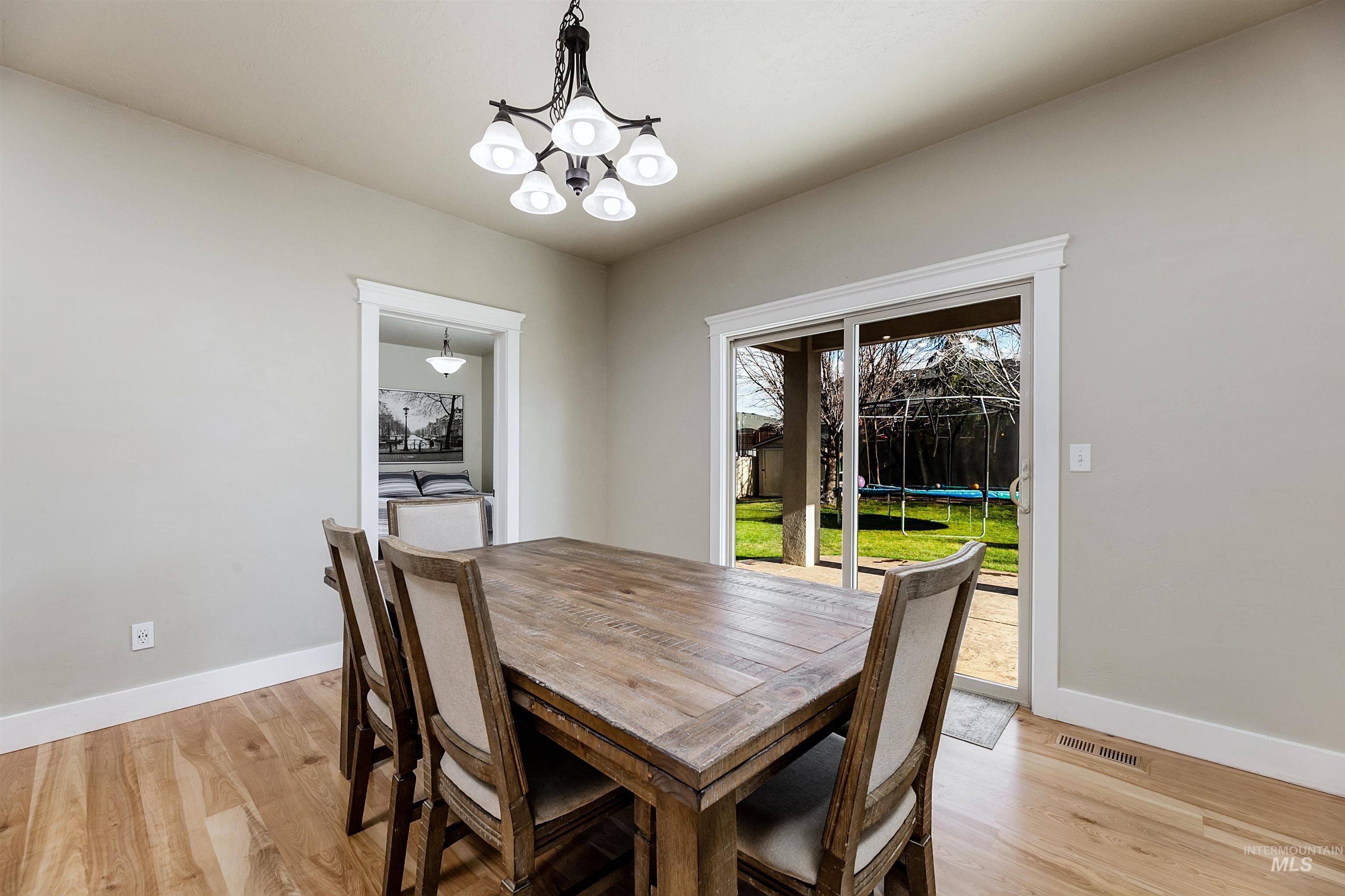 5402 N Sun Shimmer Ave., Meridian, Idaho 83646, 4 Bedrooms, 2.5 Bathrooms, Residential For Sale, Price $589,900,MLS 98971247