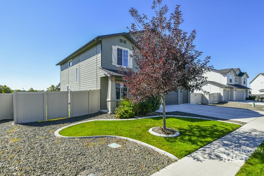 16899 N Lowerfield Loop, Nampa, Idaho 83687, 4 Bedrooms, 2.5 Bathrooms, Residential For Sale, Price $559,000, 98971248