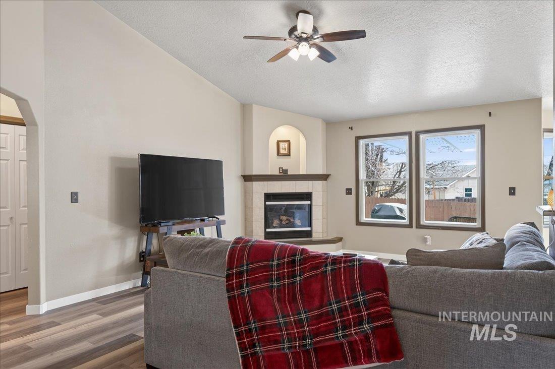 8237 W Falling Star St., Boise, Idaho 83709, 3 Bedrooms, 2 Bathrooms, Residential For Sale, Price $419,900, 98971249