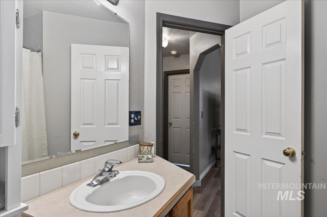 8237 W Falling Star St., Boise, Idaho 83709, 3 Bedrooms, 2 Bathrooms, Residential For Sale, Price $419,900, 98971249