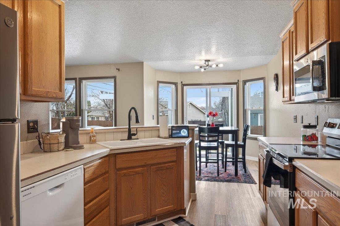 8237 W Falling Star St., Boise, Idaho 83709, 3 Bedrooms, 2 Bathrooms, Residential For Sale, Price $419,900, 98971249