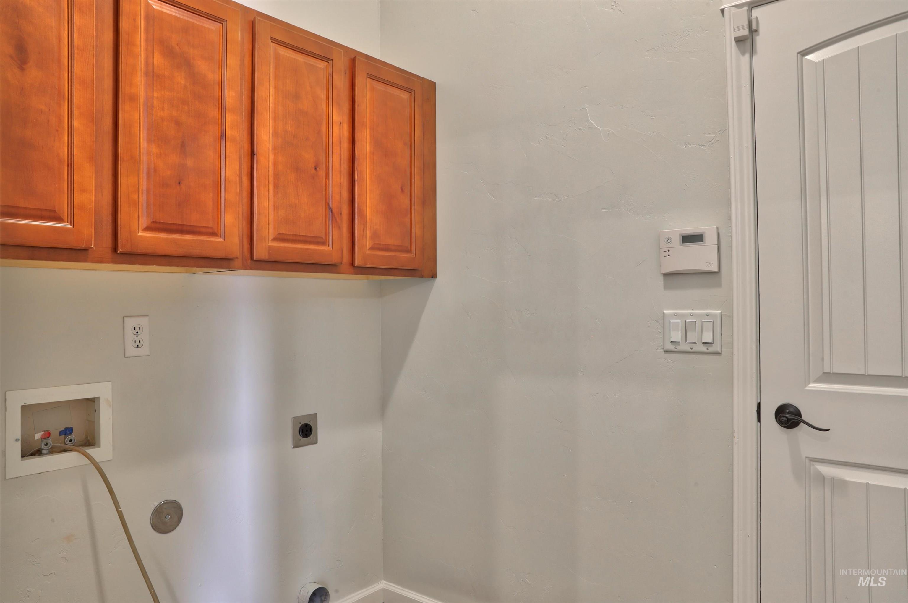 Laundry area with cabinet space, washer hookup, and electric dryer hookup