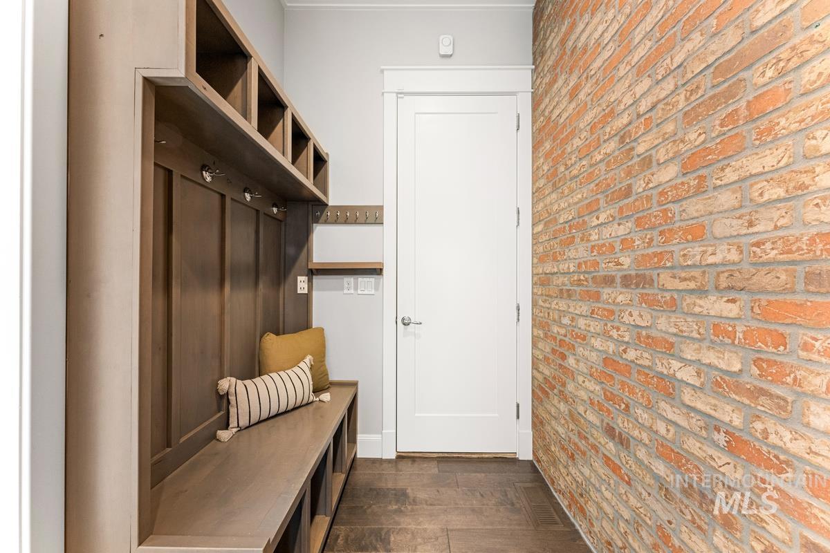 900 S Brentbrook Ln, Eagle, Idaho 83616, 4 Bedrooms, 4.5 Bathrooms, Residential For Sale, Price $2,448,000,MLS 98971252