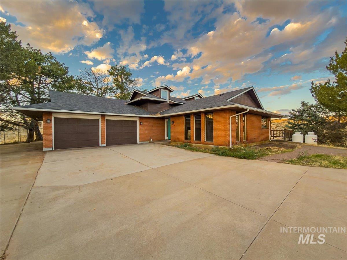 5735 N Willow Creek Rd, Eagle, Idaho 83616, 3 Bedrooms, 2 Bathrooms, Residential For Sale, Price $1,699,900,MLS 98971259