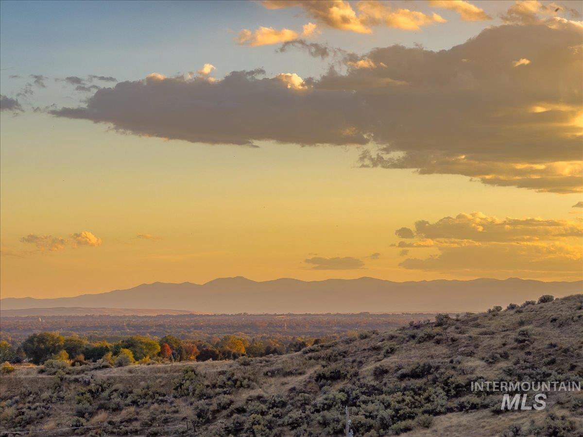 5735 N Willow Creek Rd, Eagle, Idaho 83616, 3 Bedrooms, 2 Bathrooms, Residential For Sale, Price $1,699,900,MLS 98971259