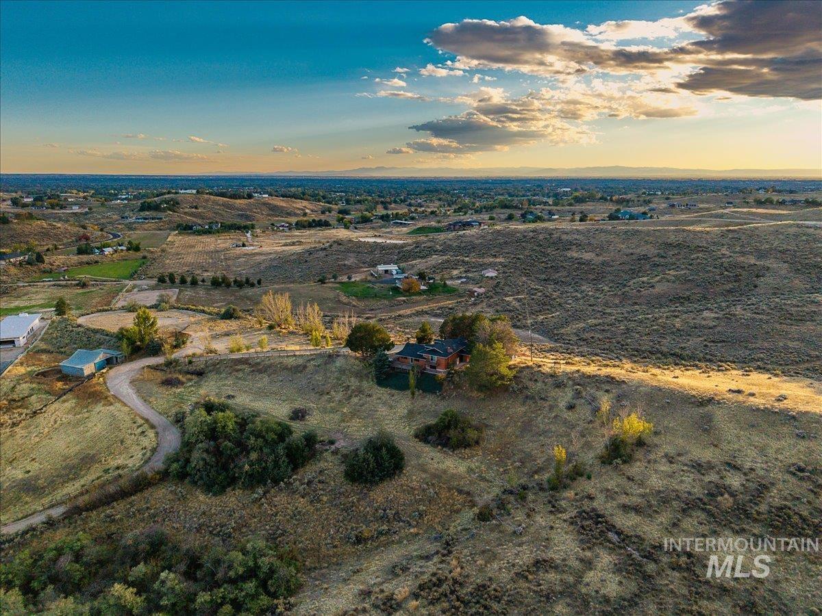 5735 N Willow Creek Rd, Eagle, Idaho 83616, 3 Bedrooms, 2 Bathrooms, Residential For Sale, Price $1,699,900,MLS 98971259