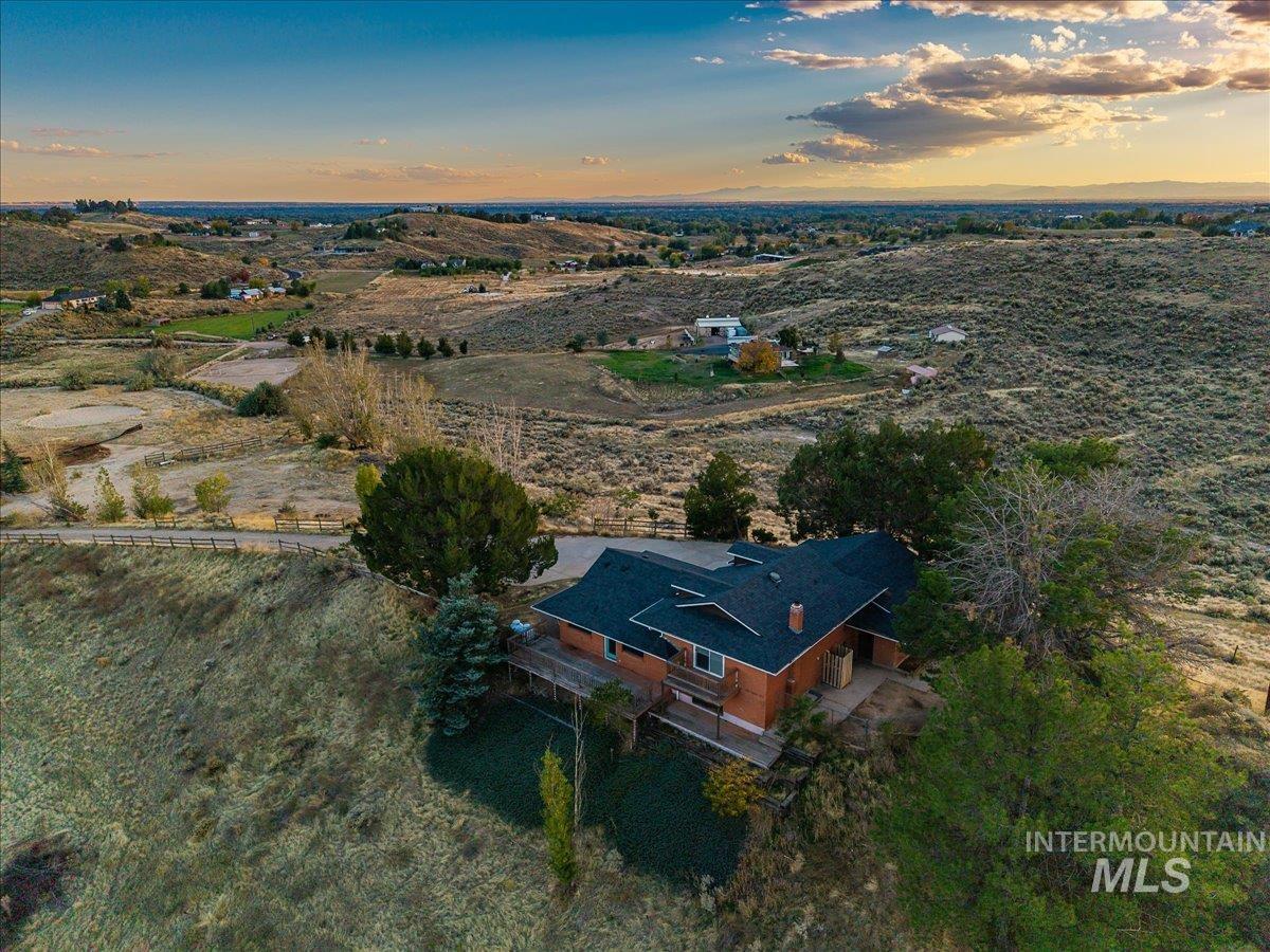 5735 N Willow Creek Rd, Eagle, Idaho 83616, 3 Bedrooms, 2 Bathrooms, Residential For Sale, Price $1,699,900,MLS 98971259