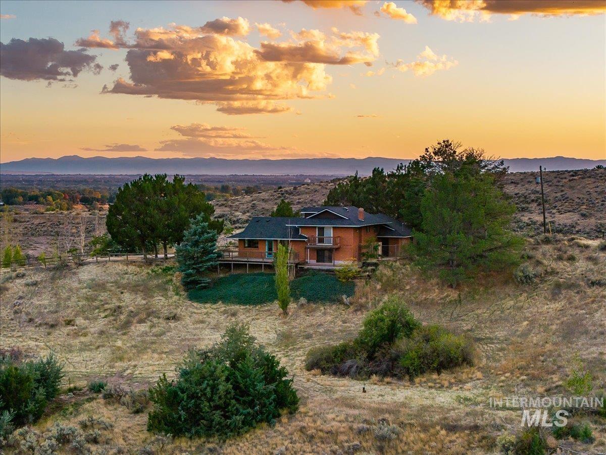 5735 N Willow Creek Rd, Eagle, Idaho 83616, 3 Bedrooms, 2 Bathrooms, Residential For Sale, Price $1,699,900,MLS 98971259