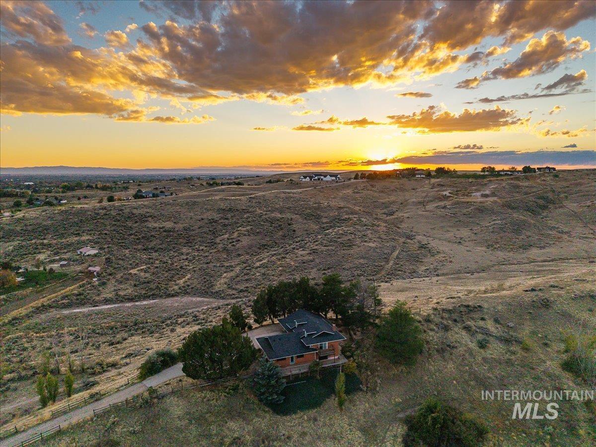 5735 N Willow Creek Rd, Eagle, Idaho 83616, 3 Bedrooms, 2 Bathrooms, Residential For Sale, Price $1,699,900,MLS 98971259