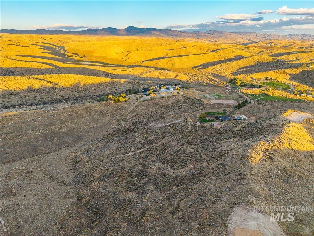 5735 N Willow Creek Rd, Eagle, Idaho 83616, 3 Bedrooms, 2 Bathrooms, Residential For Sale, Price $1,699,900,MLS 98971259