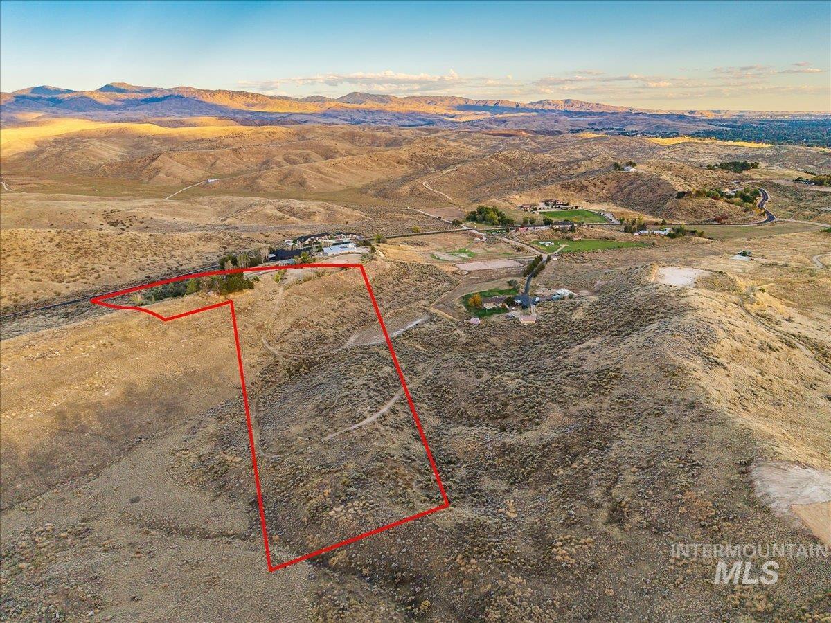 5735 N Willow Creek Rd, Eagle, Idaho 83616, 3 Bedrooms, 2 Bathrooms, Residential For Sale, Price $1,699,900,MLS 98971259
