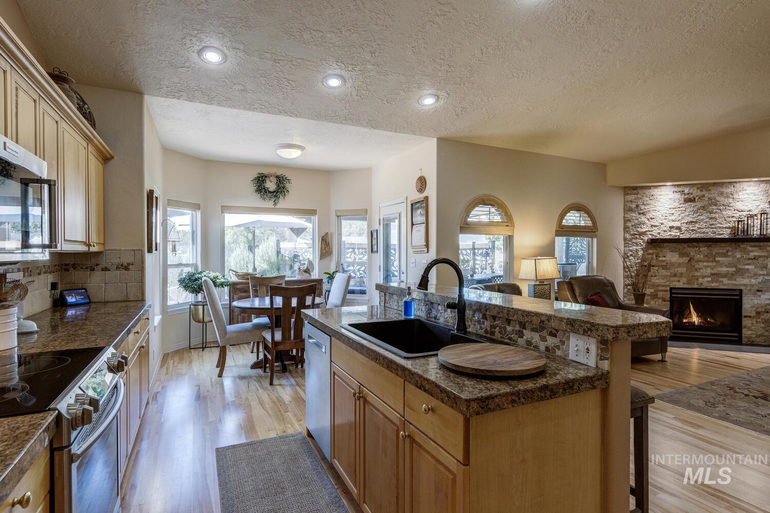 10585 W. VEGA CT, Star, Idaho 83669-5546, 3 Bedrooms, 2.5 Bathrooms, Residential For Sale, Price $799,900,MLS 98971260