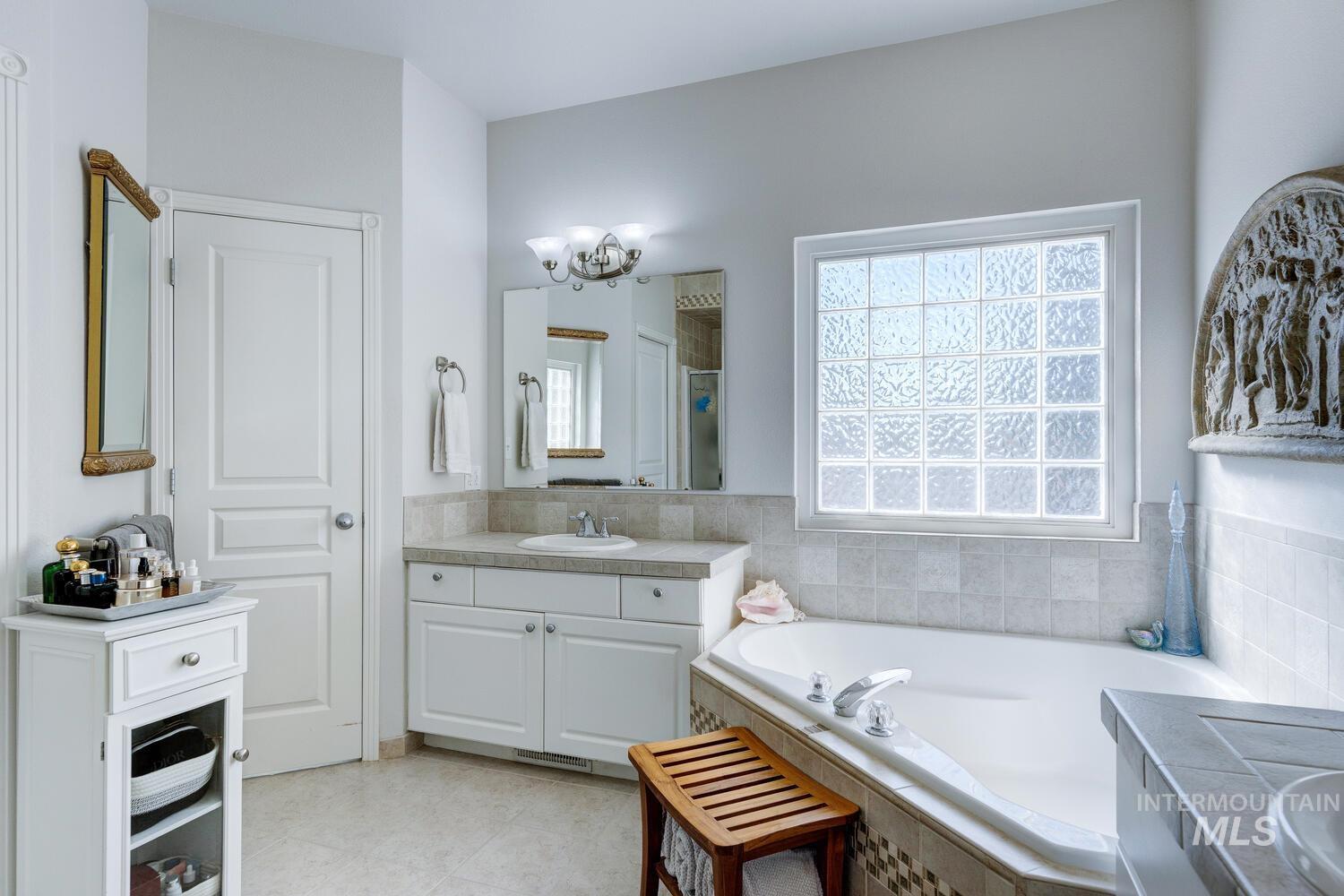 10585 W. VEGA CT, Star, Idaho 83669-5546, 3 Bedrooms, 2.5 Bathrooms, Residential For Sale, Price $799,900,MLS 98971260