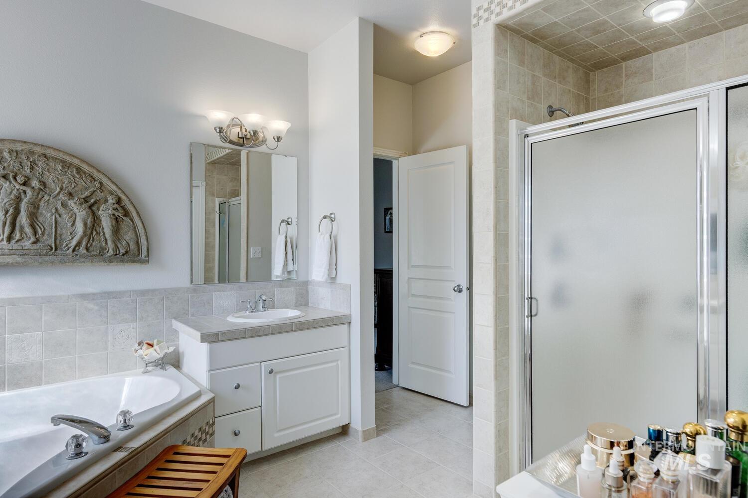 10585 W. VEGA CT, Star, Idaho 83669-5546, 3 Bedrooms, 2.5 Bathrooms, Residential For Sale, Price $799,900,MLS 98971260