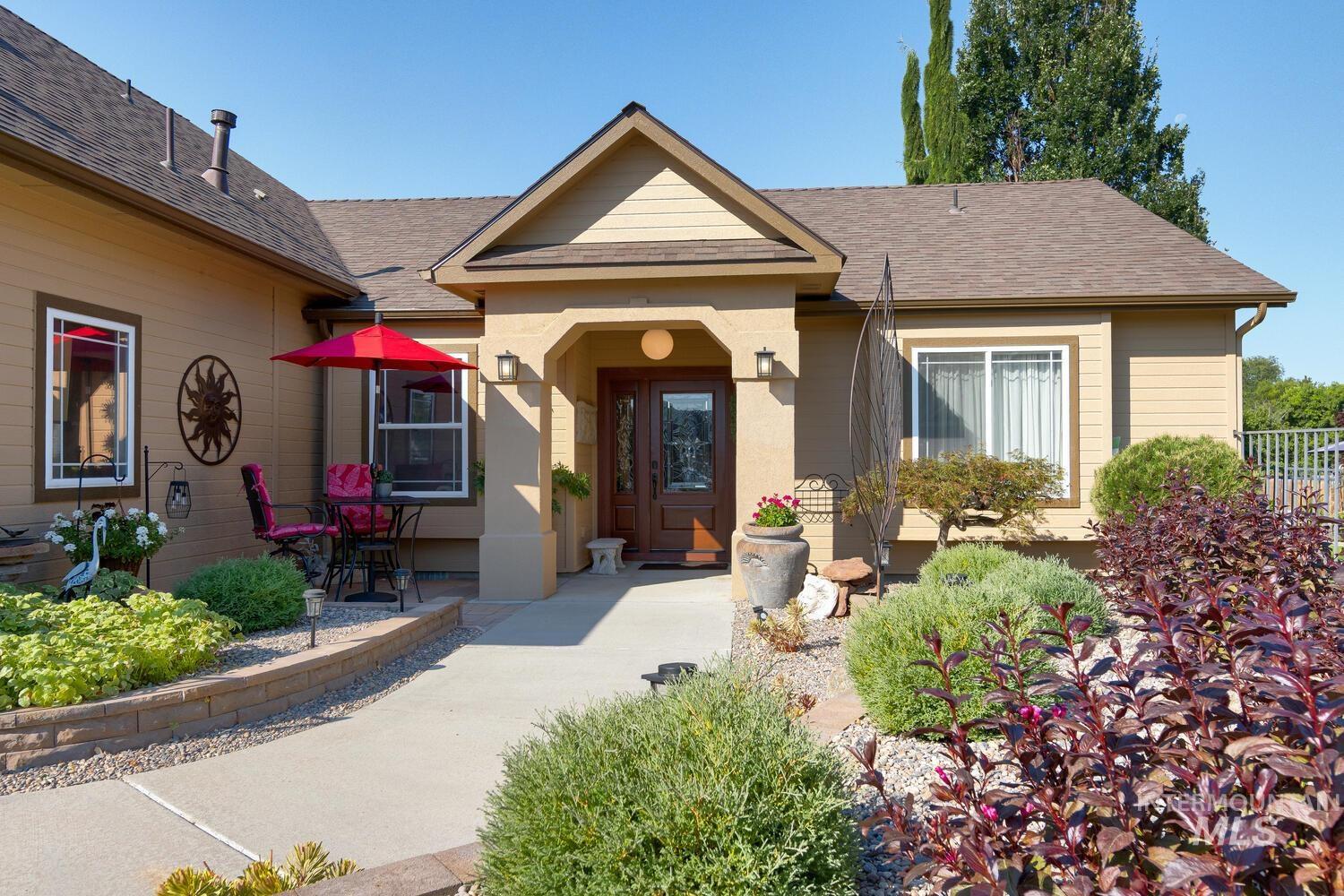 10585 W. VEGA CT, Star, Idaho 83669-5546, 3 Bedrooms, 2.5 Bathrooms, Residential For Sale, Price $799,900,MLS 98971260