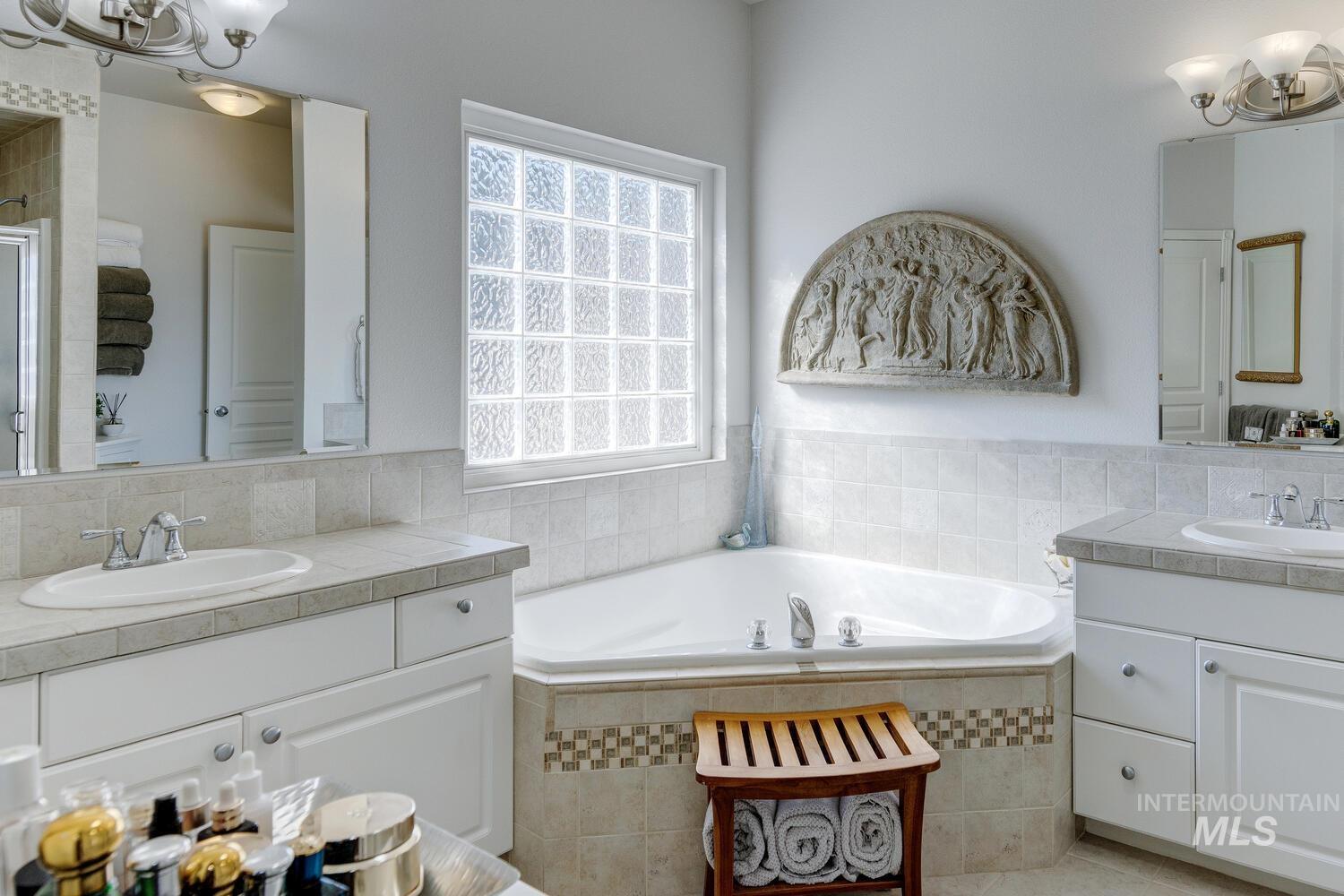 10585 W. VEGA CT, Star, Idaho 83669-5546, 3 Bedrooms, 2.5 Bathrooms, Residential For Sale, Price $799,900,MLS 98971260