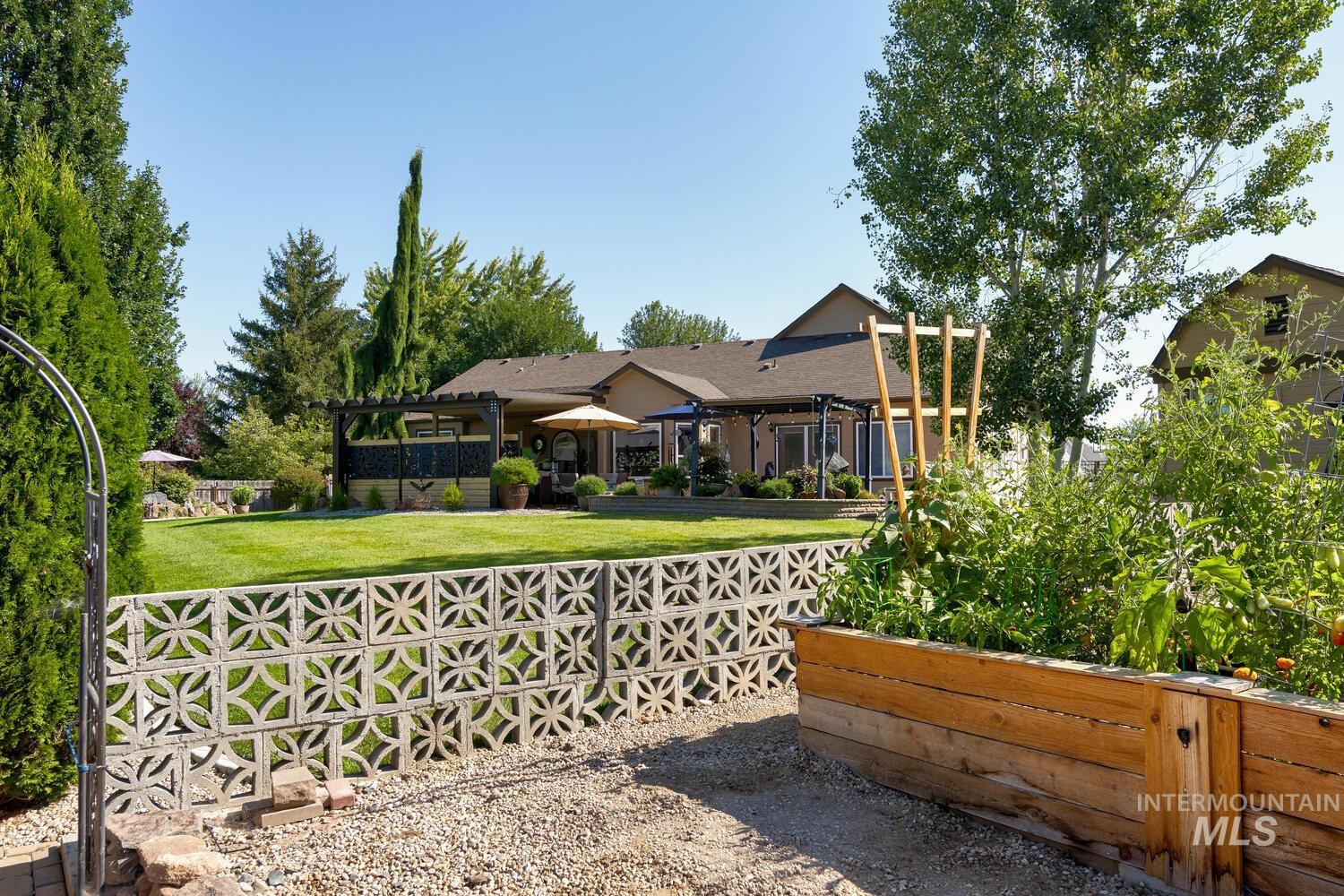 10585 W. VEGA CT, Star, Idaho 83669-5546, 3 Bedrooms, 2.5 Bathrooms, Residential For Sale, Price $799,900,MLS 98971260