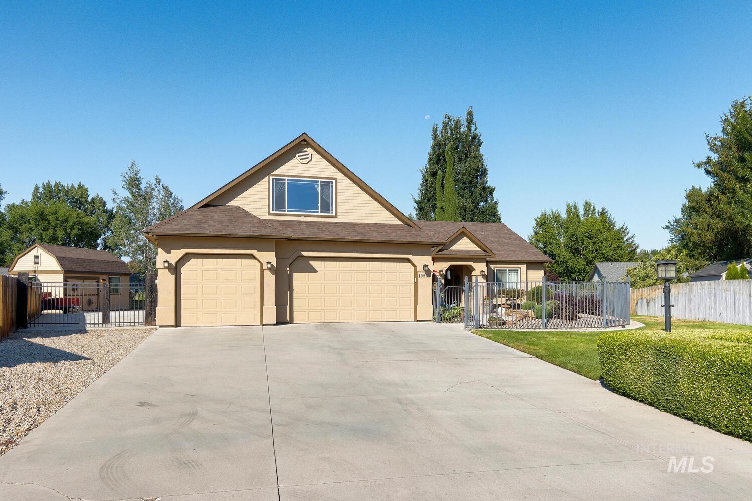 10585 W. VEGA CT, Star, Idaho 83669-5546, 3 Bedrooms, 2.5 Bathrooms, Residential For Sale, Price $799,900,MLS 98971260