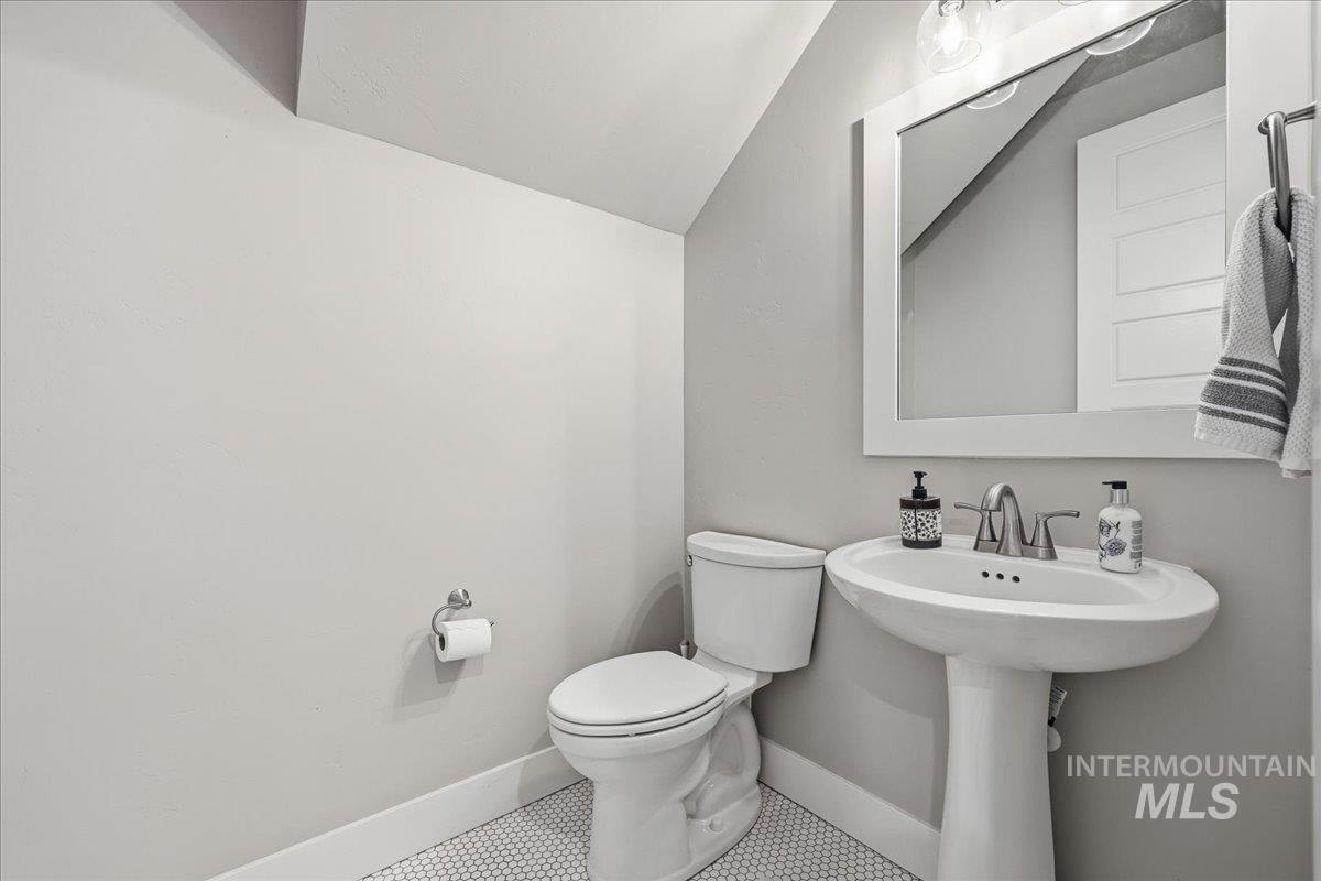 4240 W Sunny Cove, Meridian, Idaho 83646, 4 Bedrooms, 2.5 Bathrooms, Residential For Sale, Price $824,900,MLS 98971262