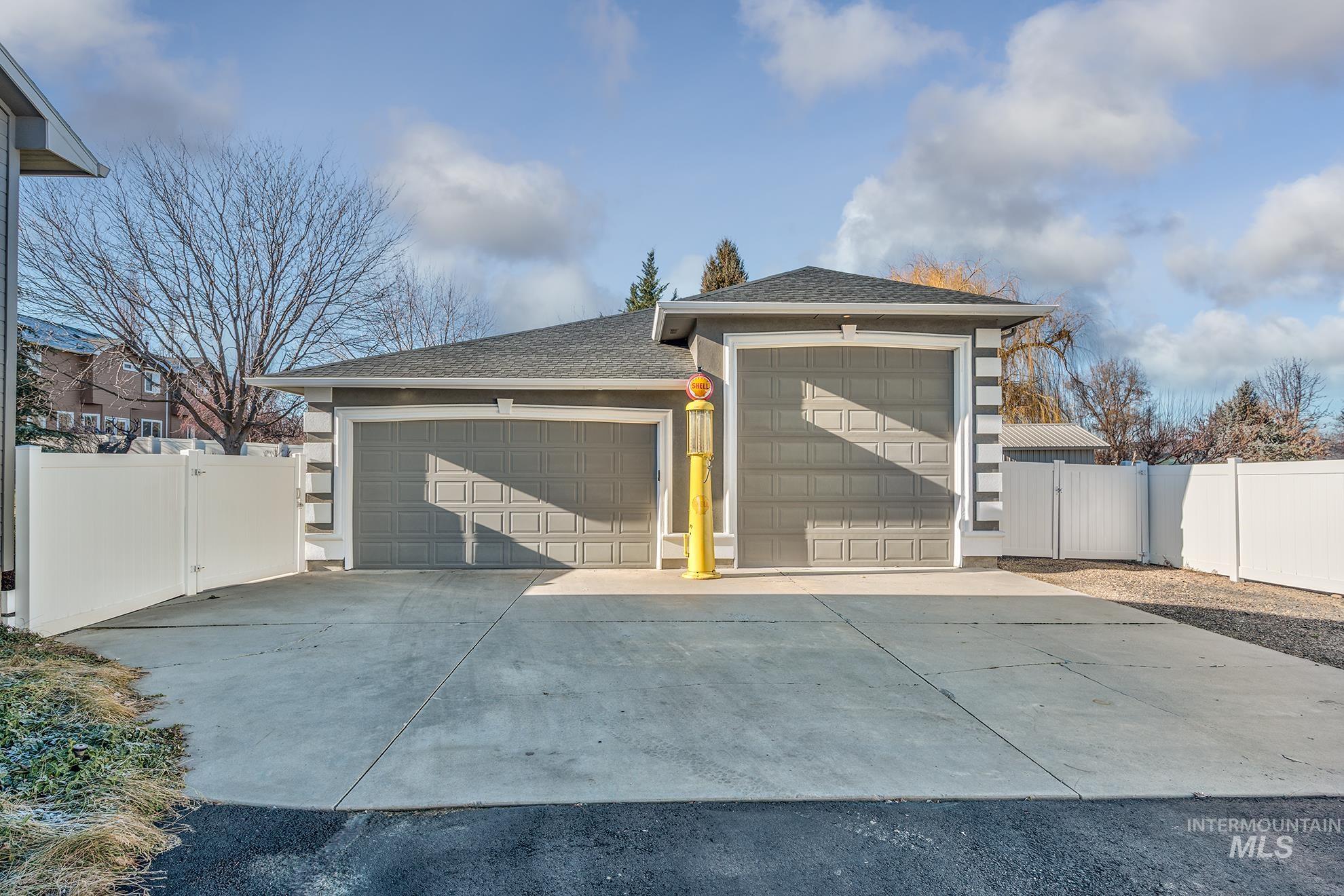 2104 Shelley Drive, Payette, Idaho 83661-2666, 3 Bedrooms, 2 Bathrooms, Residential For Sale, Price $660,000, 98971263