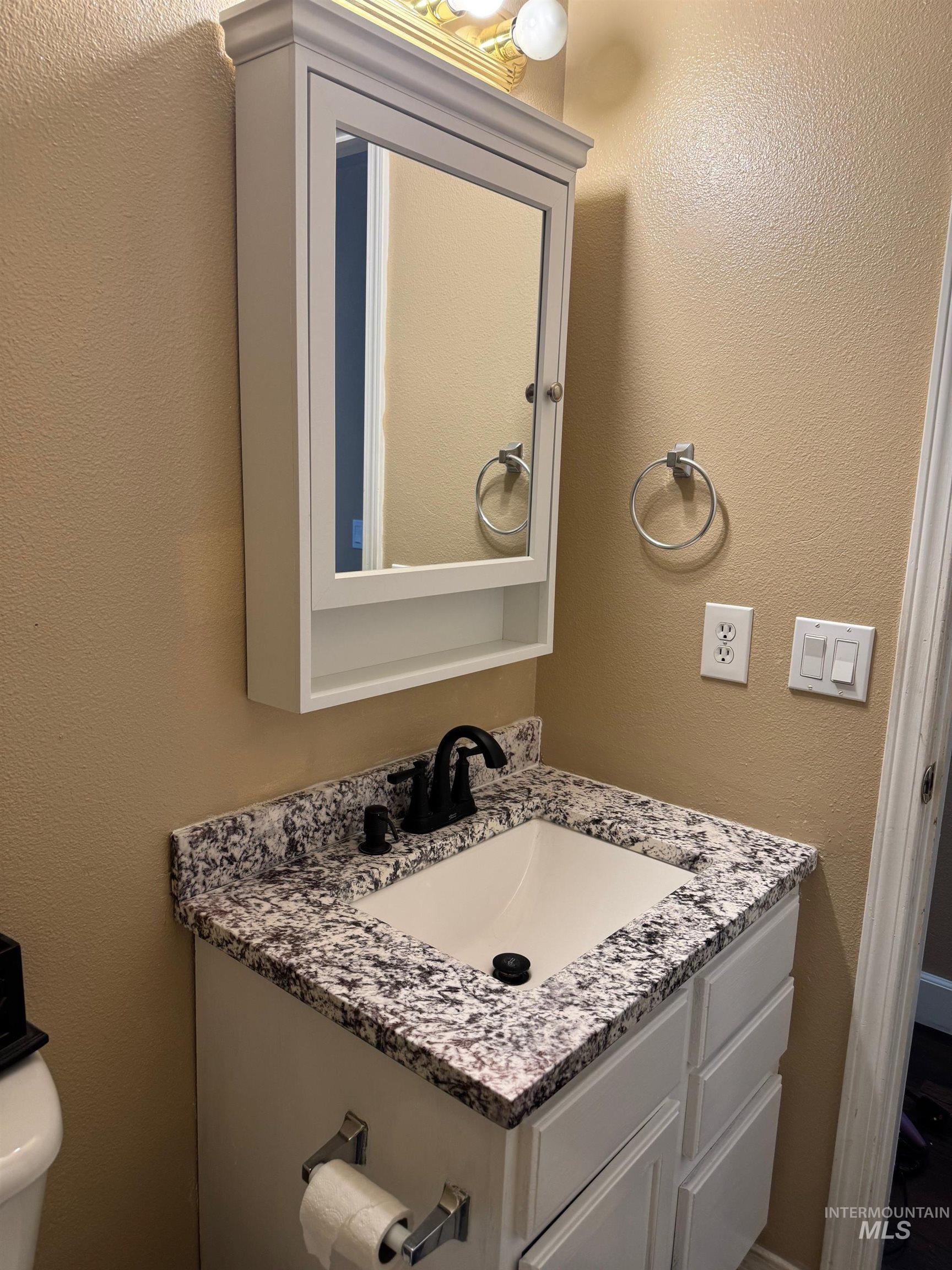 307 Quail Cove Cir, Fruitland, Idaho 83619, 3 Bedrooms, 2 Bathrooms, Residential For Sale, Price $333,000,MLS 98971264