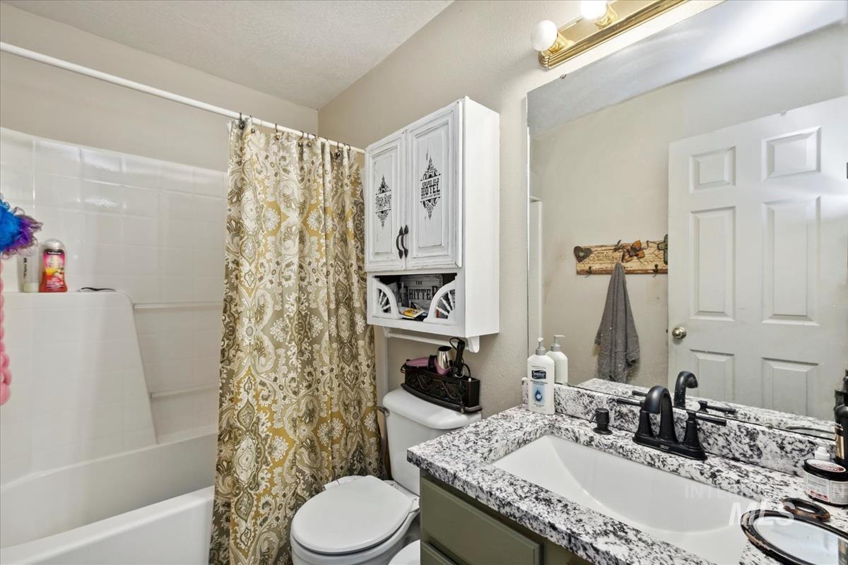 307 Quail Cove Cir, Fruitland, Idaho 83619, 3 Bedrooms, 2 Bathrooms, Residential For Sale, Price $333,000,MLS 98971264