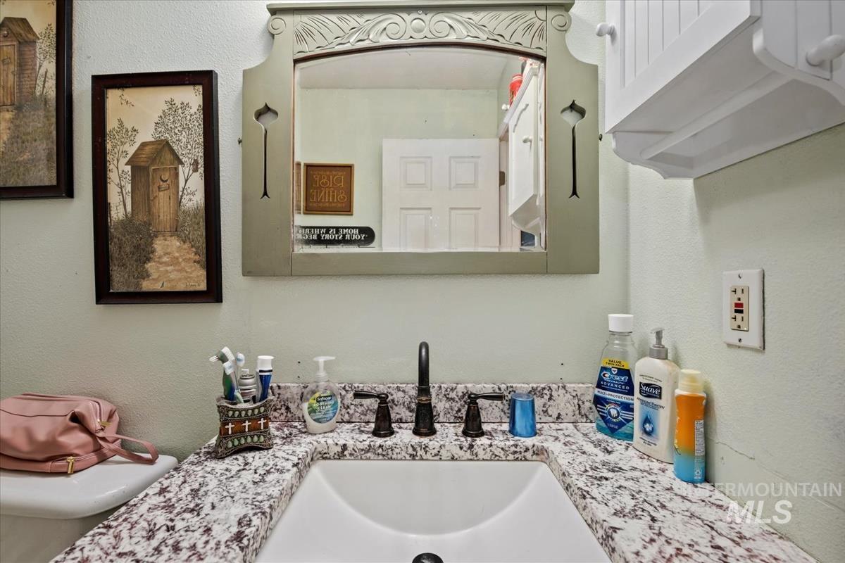 307 Quail Cove Cir, Fruitland, Idaho 83619, 3 Bedrooms, 2 Bathrooms, Residential For Sale, Price $333,000,MLS 98971264