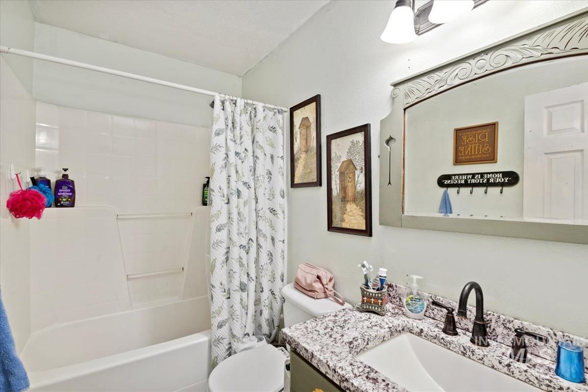 307 Quail Cove Cir, Fruitland, Idaho 83619, 3 Bedrooms, 2 Bathrooms, Residential For Sale, Price $333,000,MLS 98971264