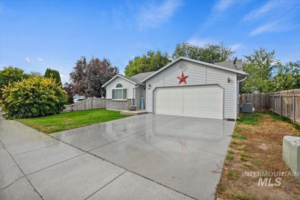 307 Quail Cove Cir, Fruitland, Idaho 83619, 3 Bedrooms, 2 Bathrooms, Residential For Sale, Price $345,000, 98971264