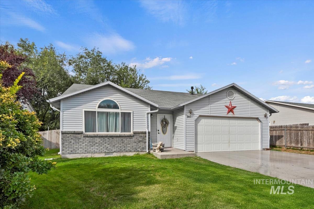 307 Quail Cove Cir, Fruitland, Idaho 83619, 3 Bedrooms, 2 Bathrooms, Residential For Sale, Price $345,000, 98971264
