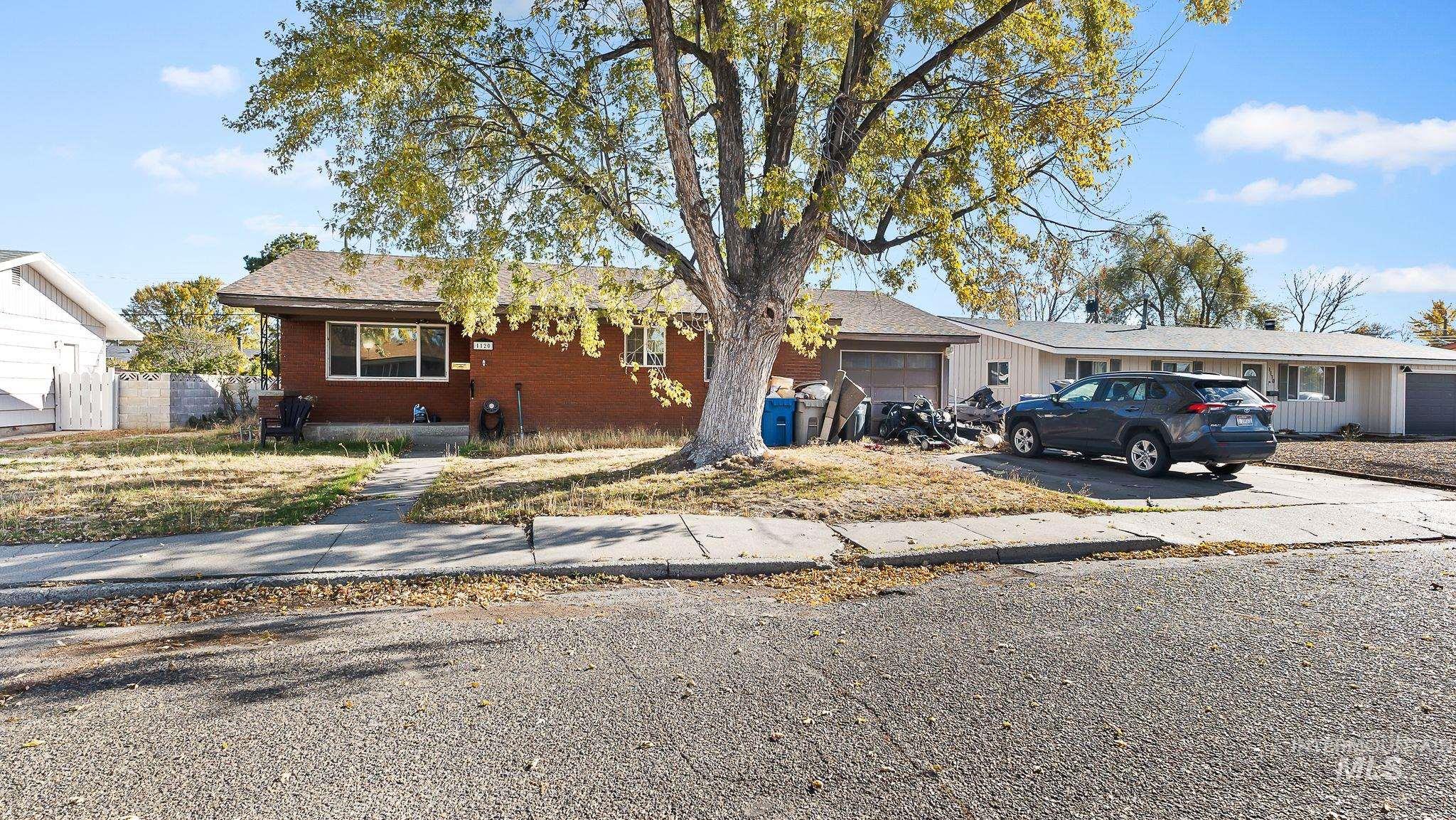 1120 Phelps Circle, Mountain Home, Idaho 83646, 3 Bedrooms, 1.5 Bathrooms, Residential For Sale, Price $239,900,MLS 98971266