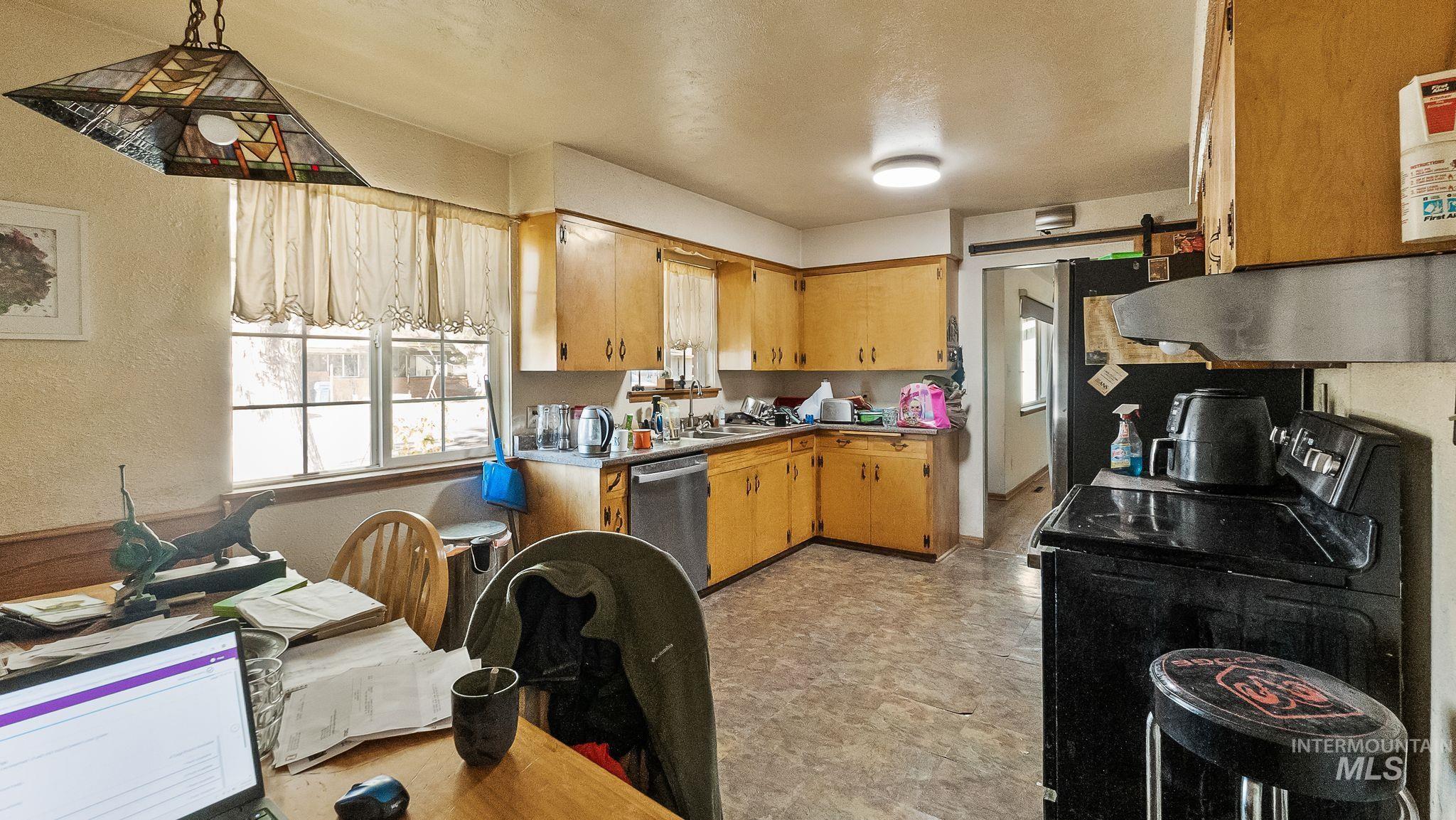 1120 Phelps Circle, Mountain Home, Idaho 83646, 3 Bedrooms, 1.5 Bathrooms, Residential For Sale, Price $239,900,MLS 98971266