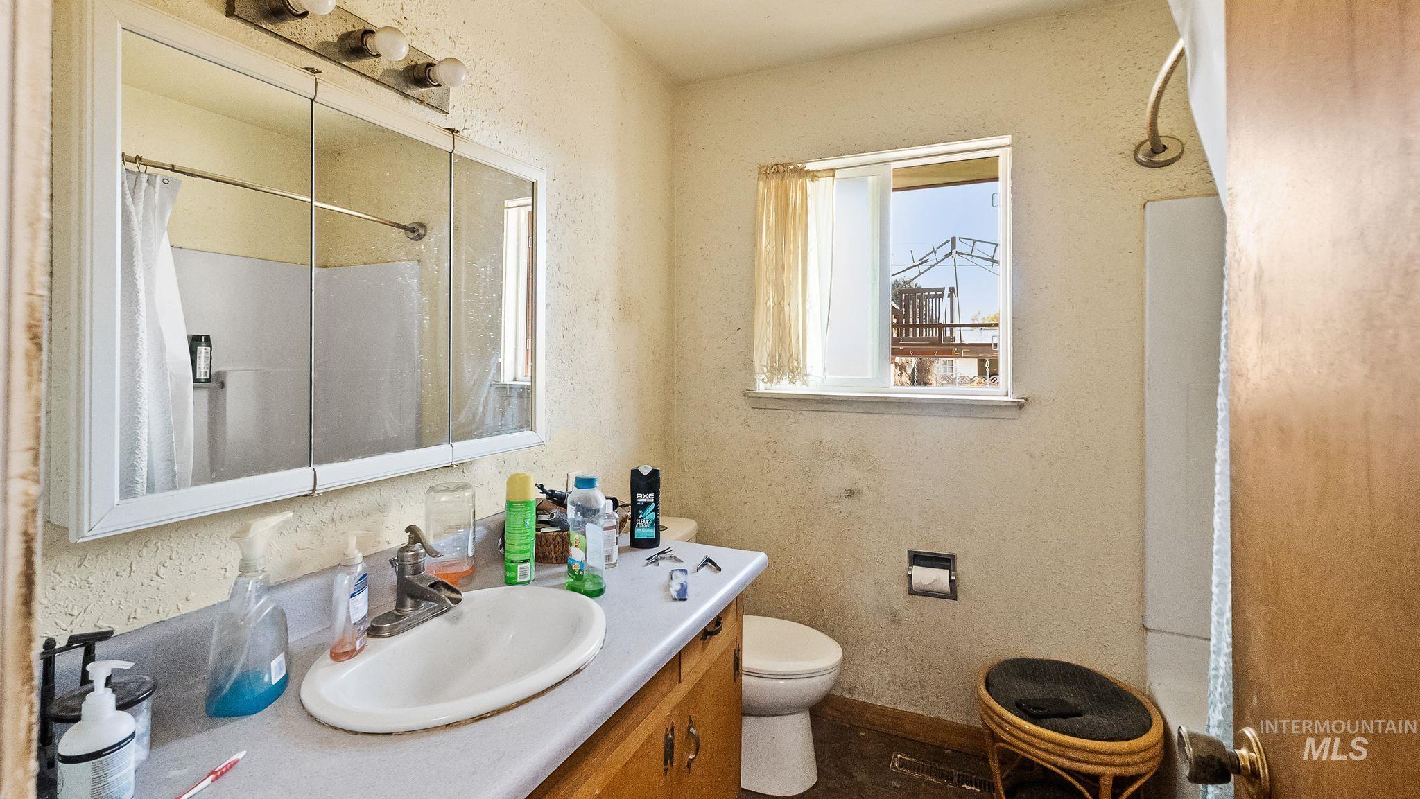 1120 Phelps Circle, Mountain Home, Idaho 83646, 3 Bedrooms, 1.5 Bathrooms, Residential For Sale, Price $239,900,MLS 98971266