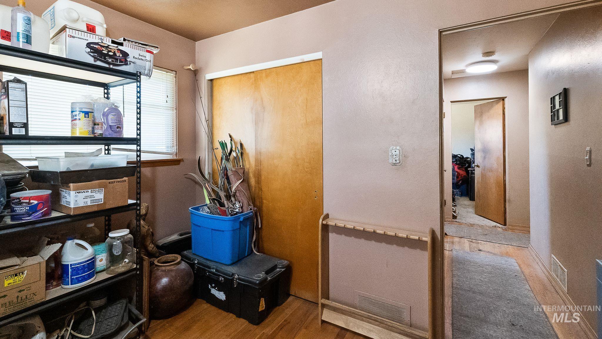 1120 Phelps Circle, Mountain Home, Idaho 83646, 3 Bedrooms, 1.5 Bathrooms, Residential For Sale, Price $239,900,MLS 98971266