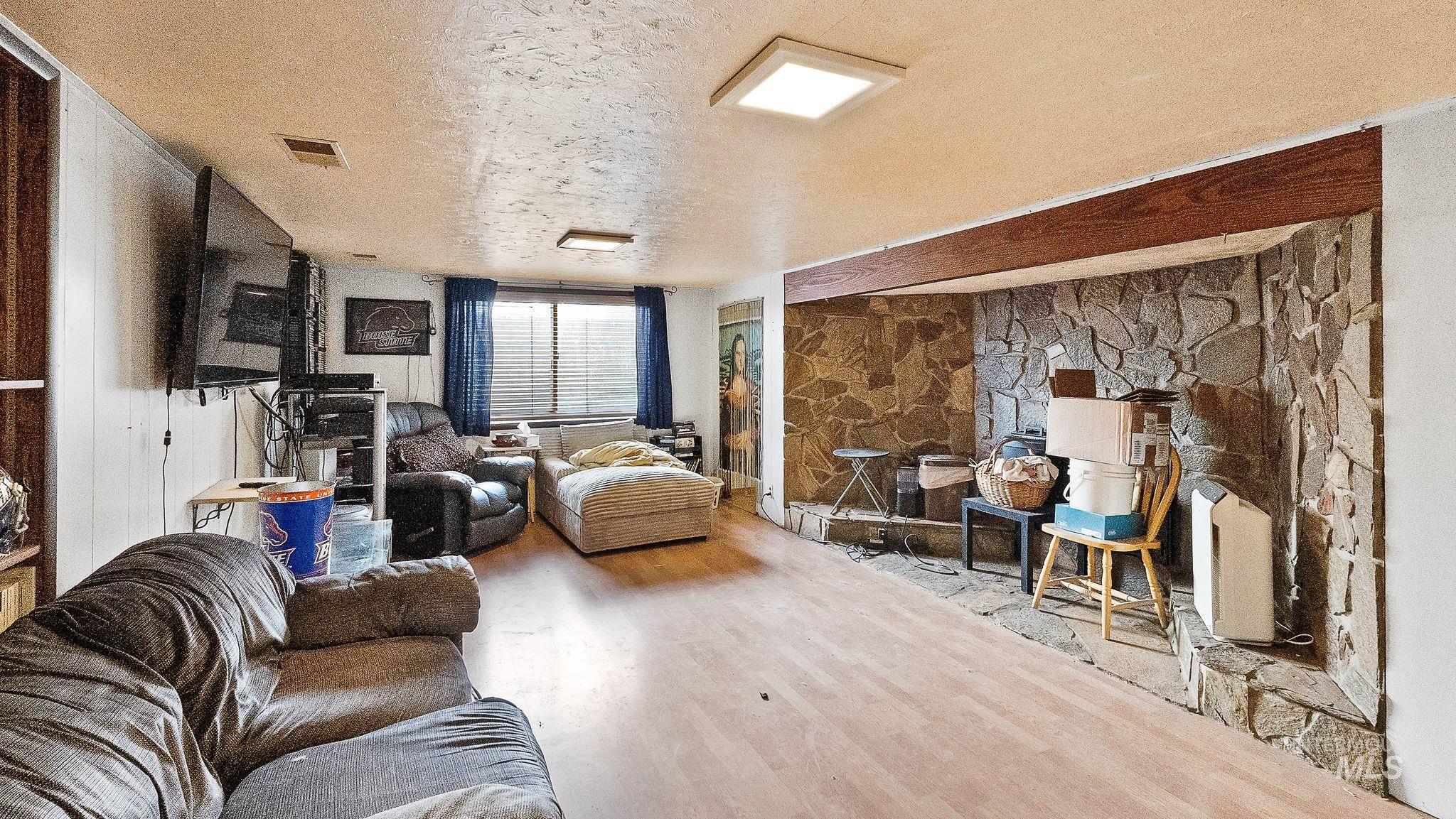 1120 Phelps Circle, Mountain Home, Idaho 83646, 3 Bedrooms, 1.5 Bathrooms, Residential For Sale, Price $239,900,MLS 98971266