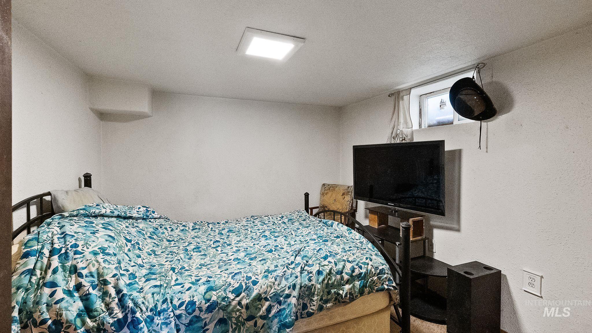 1120 Phelps Circle, Mountain Home, Idaho 83646, 3 Bedrooms, 1.5 Bathrooms, Residential For Sale, Price $239,900,MLS 98971266