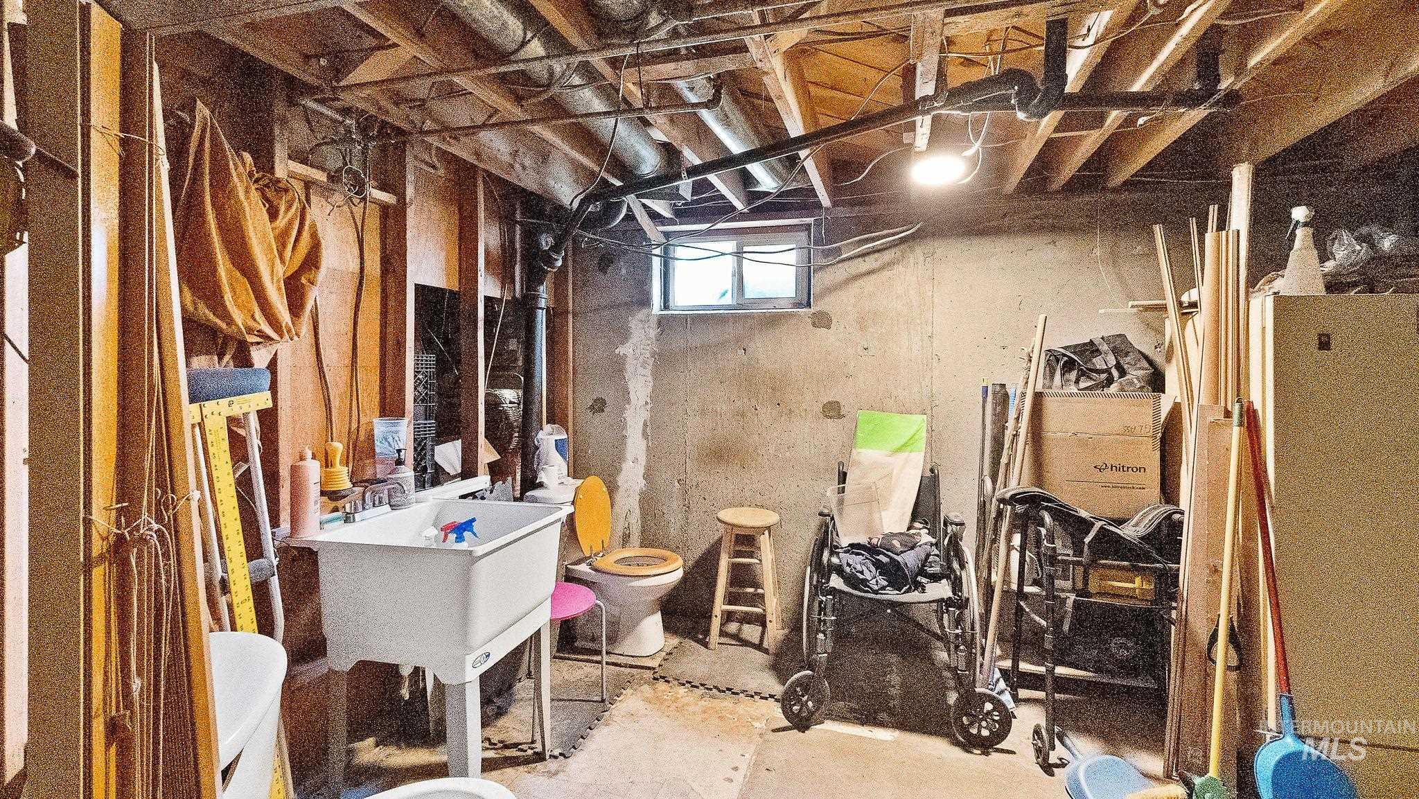 1120 Phelps Circle, Mountain Home, Idaho 83646, 3 Bedrooms, 1.5 Bathrooms, Residential For Sale, Price $239,900,MLS 98971266