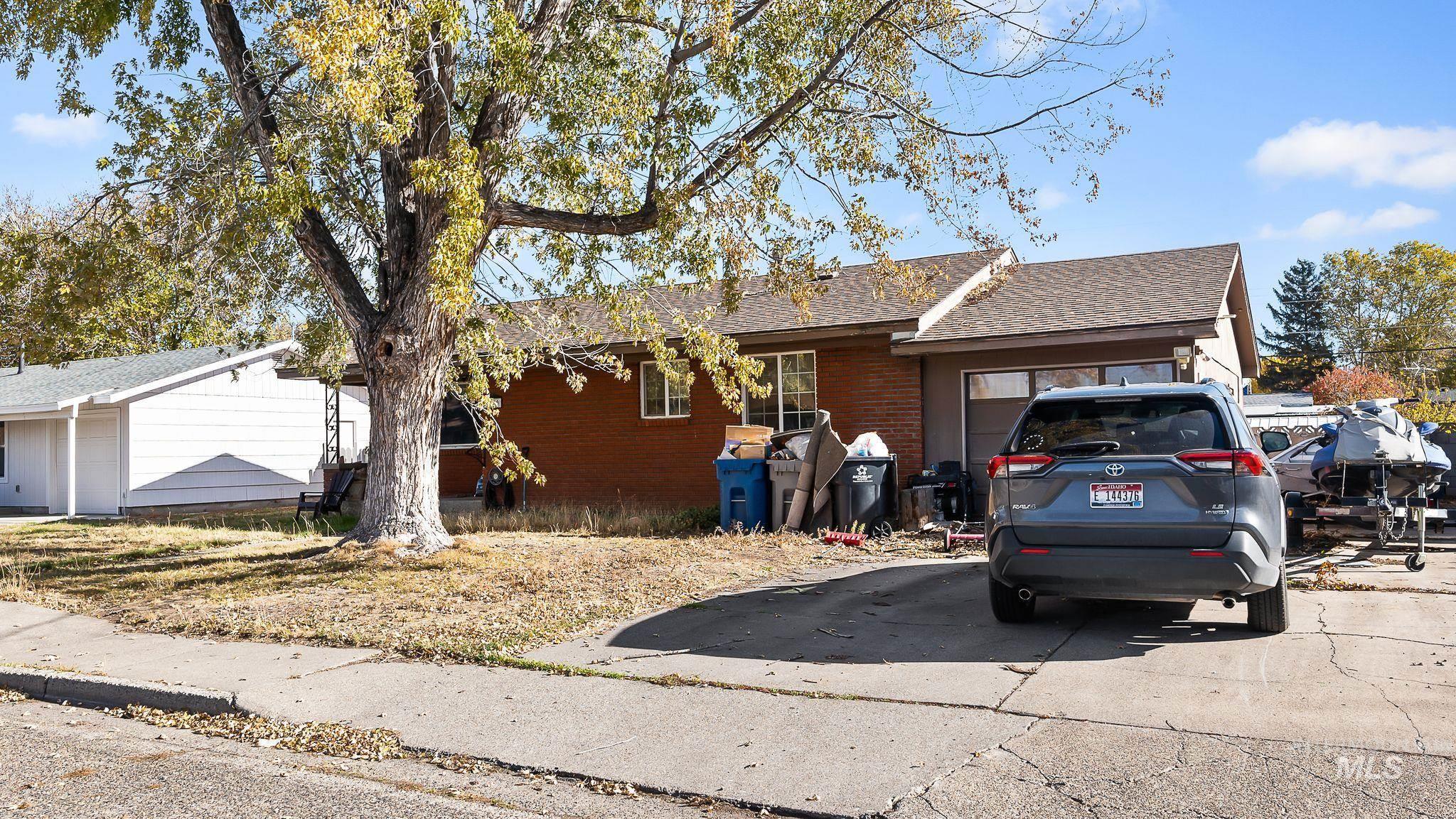 1120 Phelps Circle, Mountain Home, Idaho 83646, 3 Bedrooms, 1.5 Bathrooms, Residential For Sale, Price $239,900,MLS 98971266