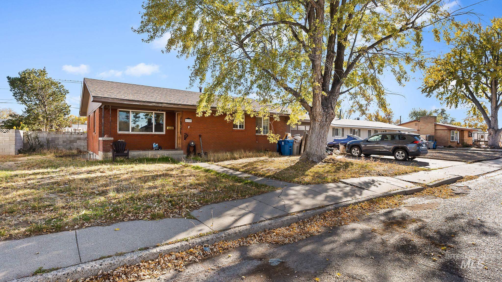 1120 Phelps Circle, Mountain Home, Idaho 83646, 3 Bedrooms, 1.5 Bathrooms, Residential For Sale, Price $239,900,MLS 98971266