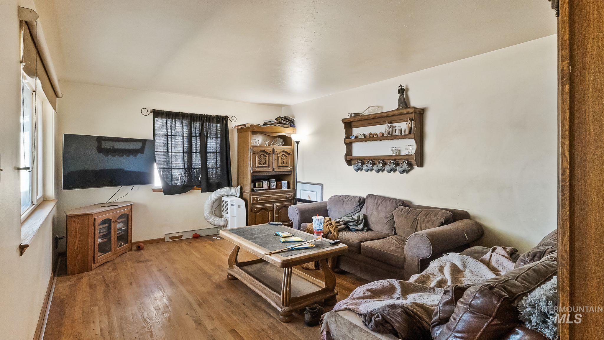 1120 Phelps Circle, Mountain Home, Idaho 83646, 3 Bedrooms, 1.5 Bathrooms, Residential For Sale, Price $239,900,MLS 98971266