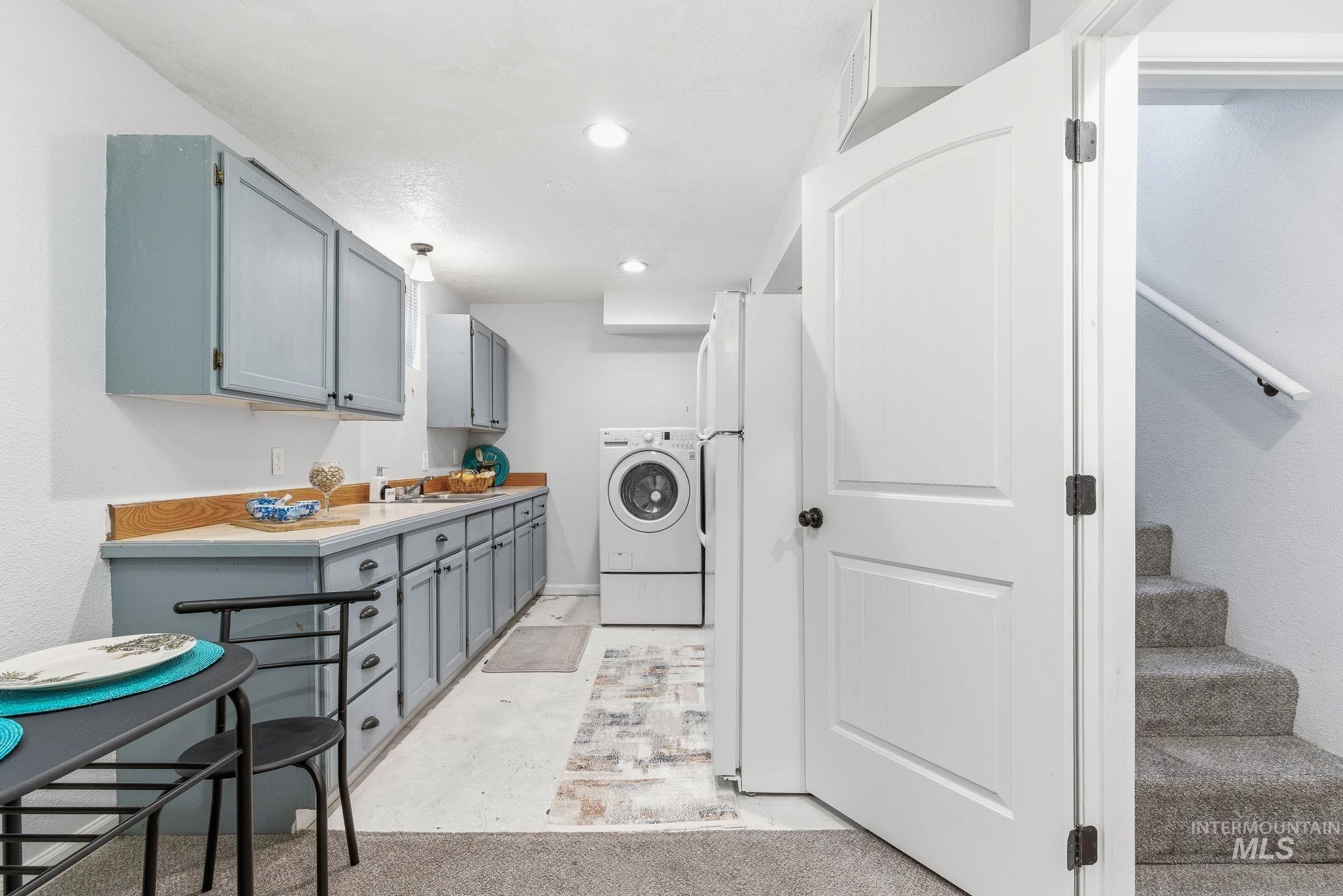 Laundry area with recessed lighting