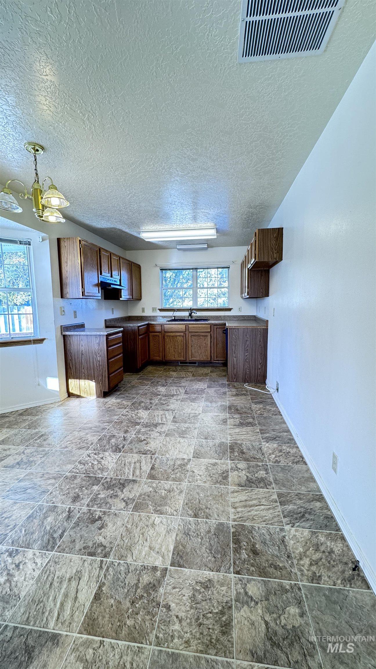 2780 Hiawatha Way, Twin Falls, Idaho 83301, 3 Bedrooms, 2 Bathrooms, Residential For Sale, Price $325,000, 98971273