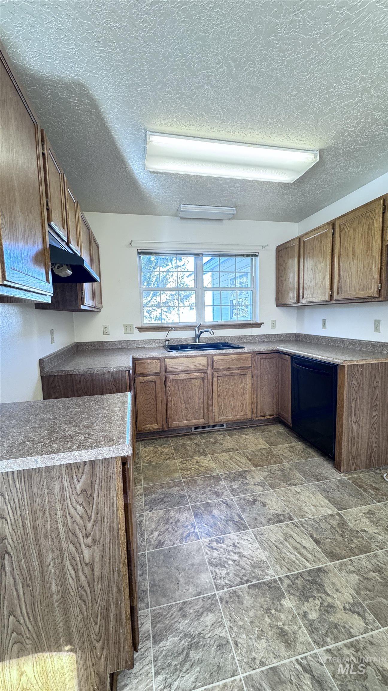 2780 Hiawatha Way, Twin Falls, Idaho 83301, 3 Bedrooms, 2 Bathrooms, Residential For Sale, Price $325,000, 98971273