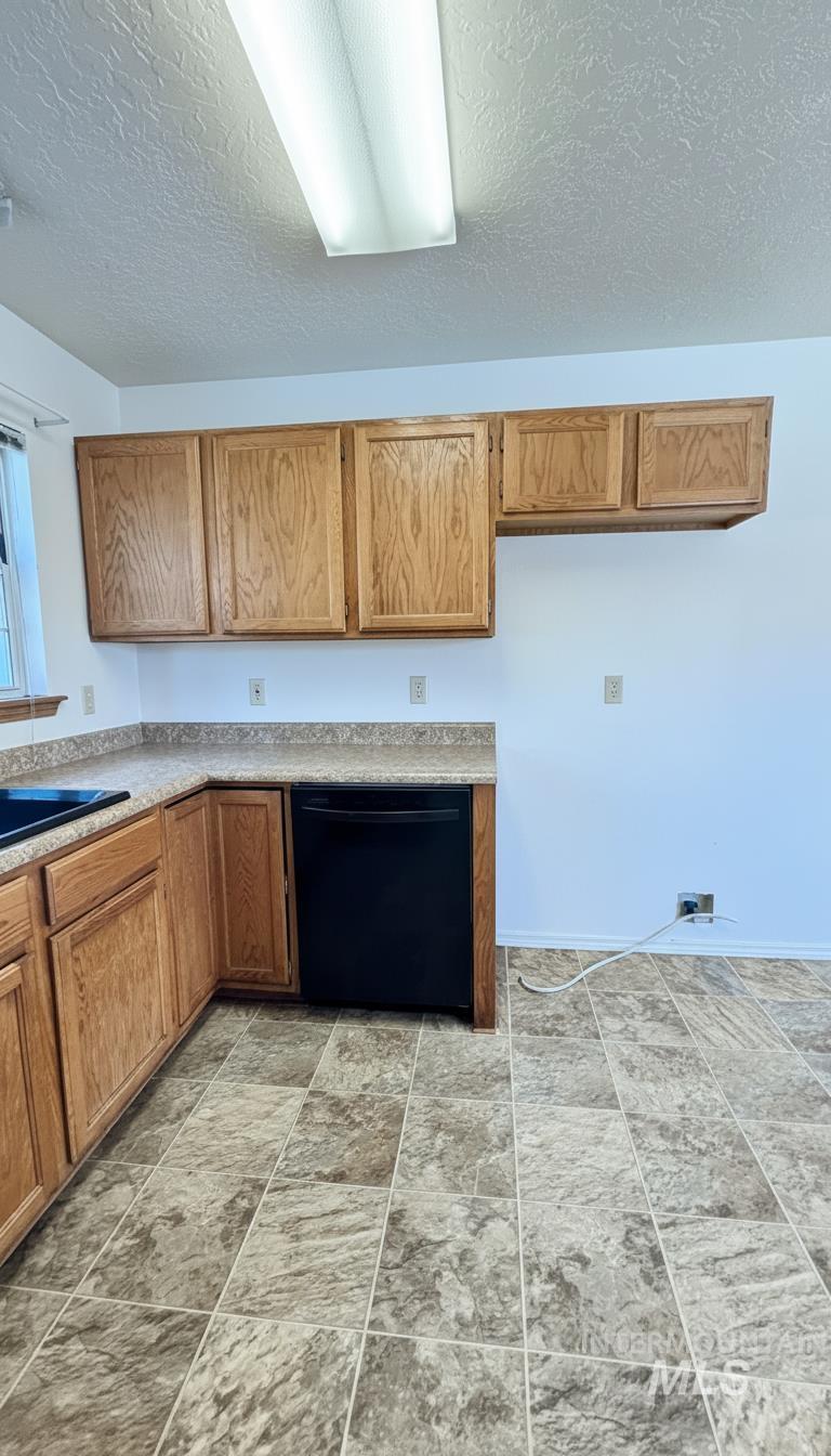 2780 Hiawatha Way, Twin Falls, Idaho 83301, 3 Bedrooms, 2 Bathrooms, Residential For Sale, Price $325,000, 98971273