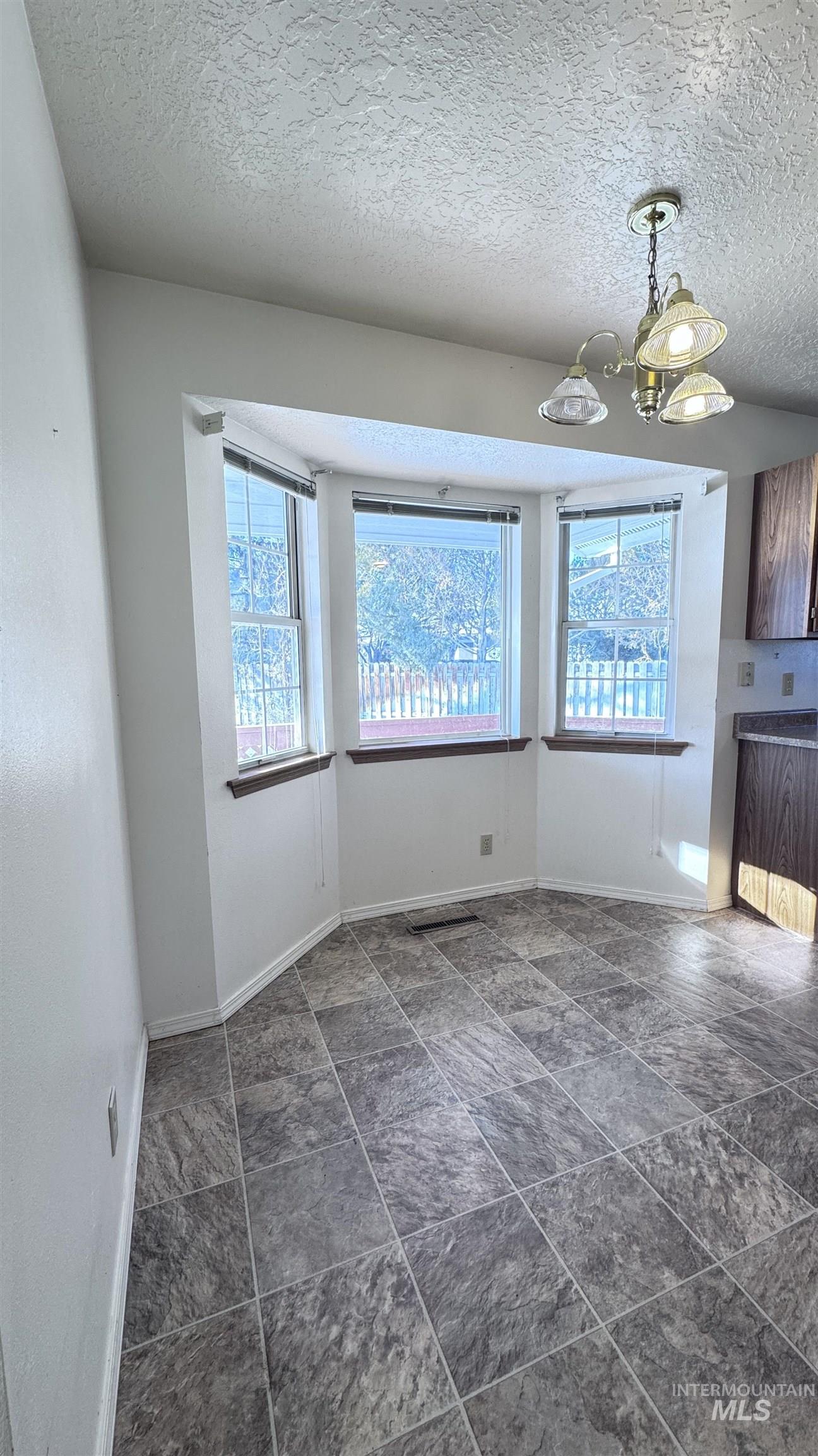 2780 Hiawatha Way, Twin Falls, Idaho 83301, 3 Bedrooms, 2 Bathrooms, Residential For Sale, Price $325,000, 98971273