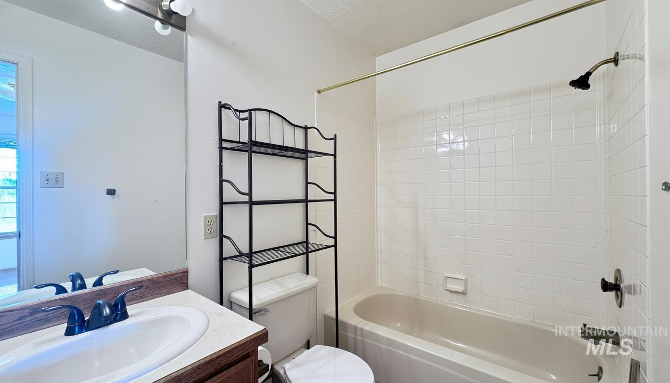 2780 Hiawatha Way, Twin Falls, Idaho 83301, 3 Bedrooms, 2 Bathrooms, Residential For Sale, Price $325,000, 98971273